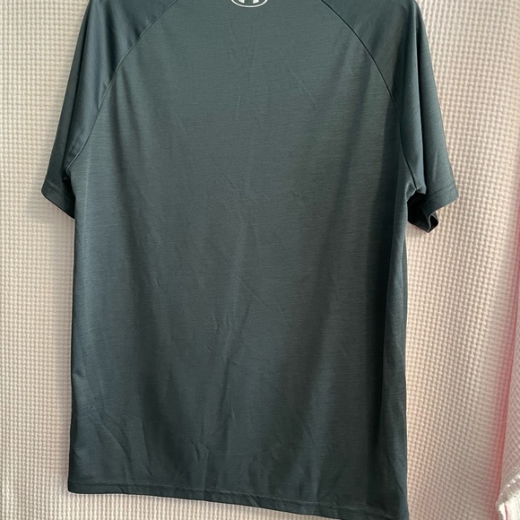 UNDER ARMOUR Heatgear dark gray shirt. Size L. - Picture 2 of 4